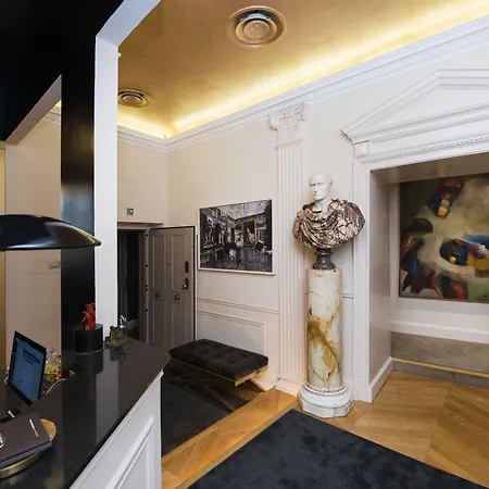 Torre Argentina Relais - Residenze Di Charme 4*