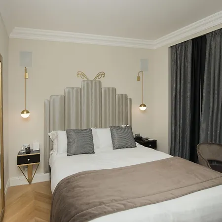 Torre Argentina Relais - Residenze Di Charme Gasthuis 4*